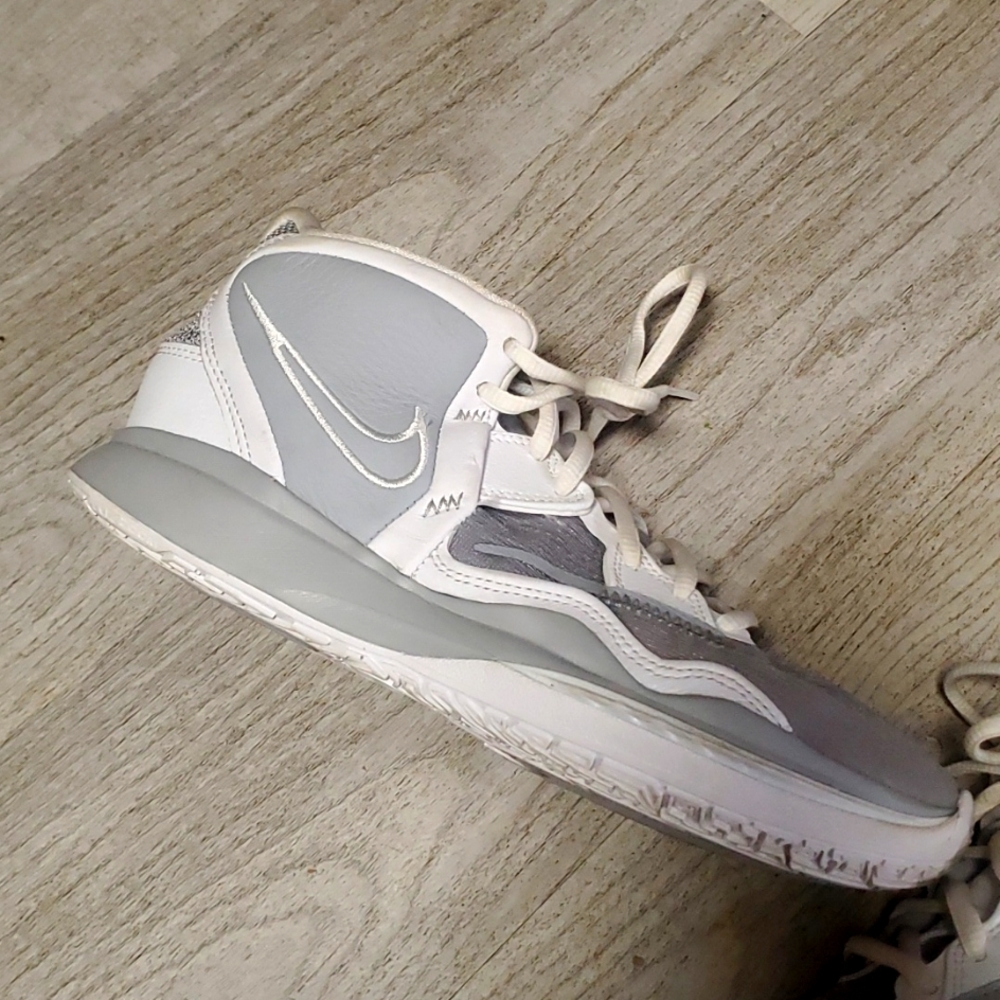 Size 8 Nike Basketball Shoes